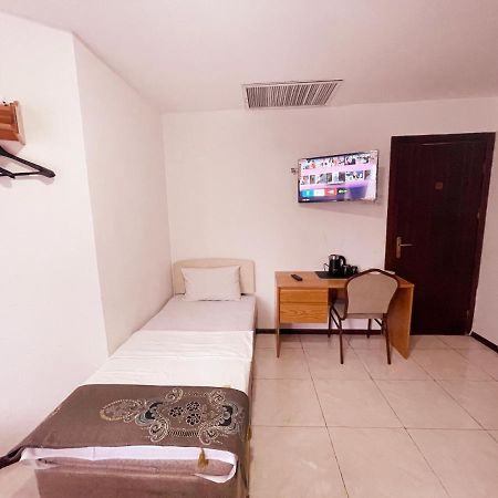 White Horse Hotel Bakoe Buitenkant foto