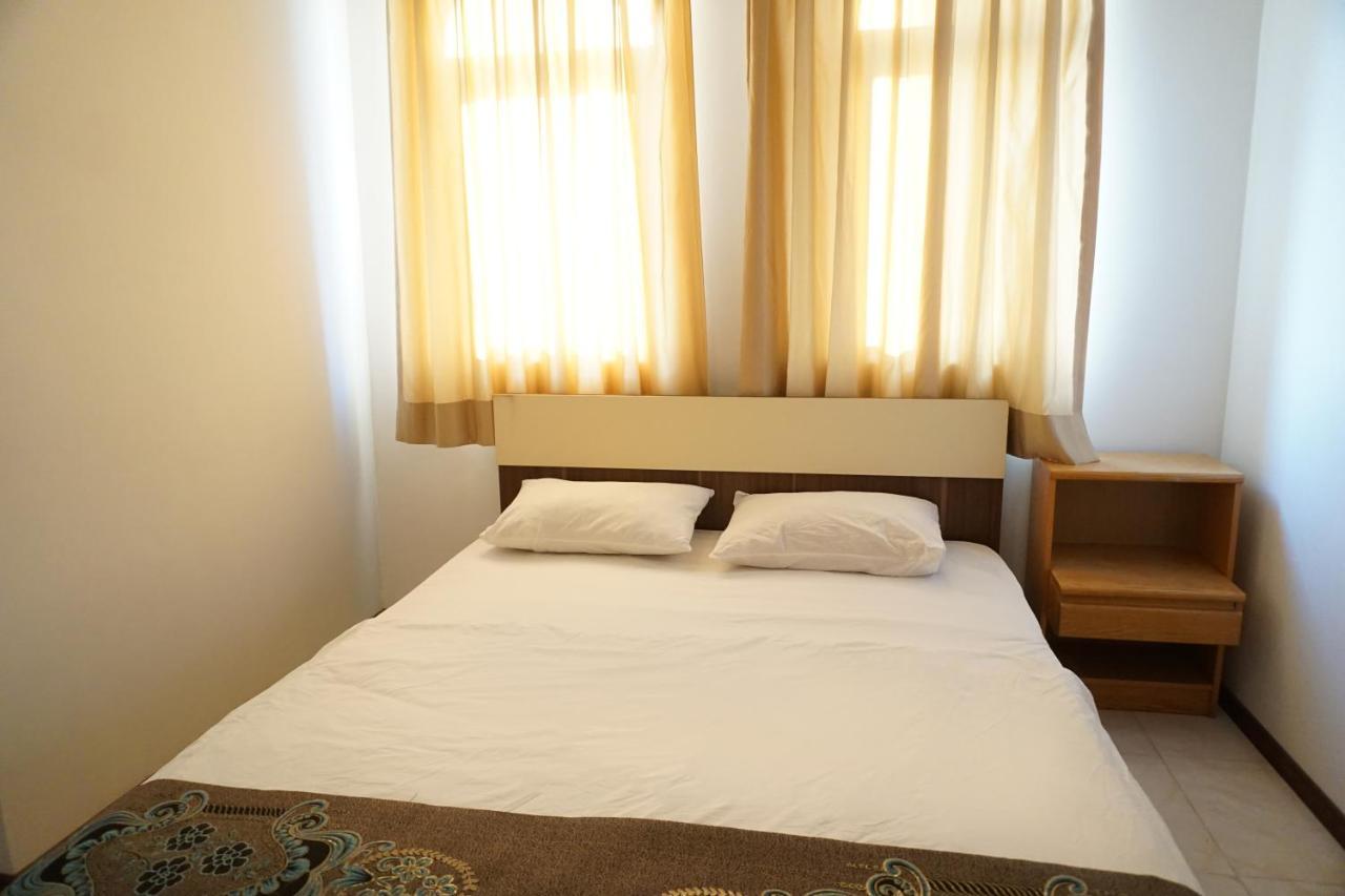 White Horse Hotel Bakoe Buitenkant foto